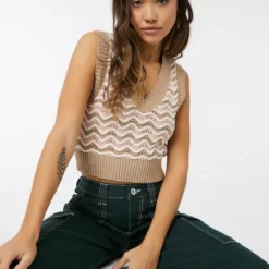 Ardene Cropped Wavy Stripe Sweater Vest In Beige | Size | Polyester/Viscose